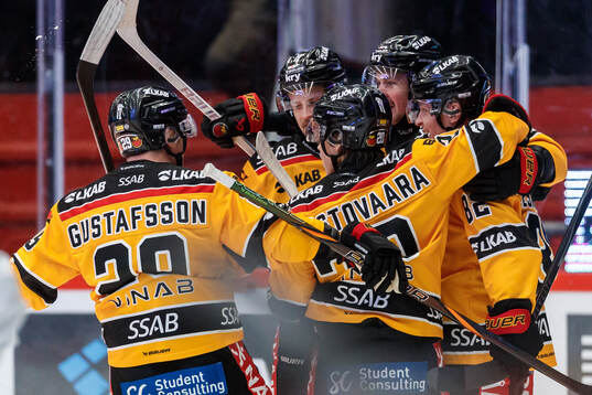Luleås Eetu Koivistoinen jublar