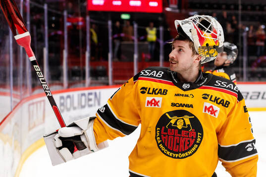 Luleås målvakt Joel Lassinantti jublar