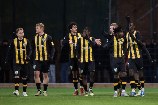 Hammarby TFFs Odera Samuel Onuchukwu Adindu (h) jublar med