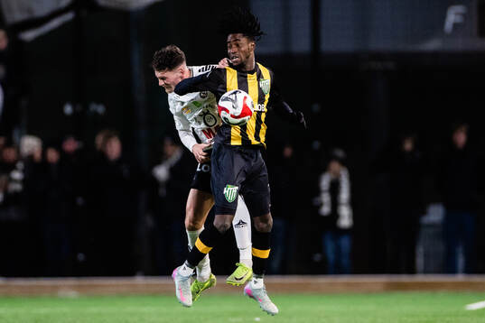 Örebros Hampus Söderström och Hammarby TFFs Odera Samuel