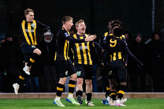 Hammarby TFFs Odera Samuel Onuchukwu Adindu jublar med