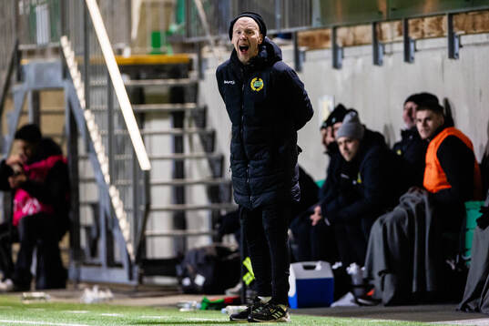 Hammarby TFFs tränare Fredrik Samuelsson reagerar