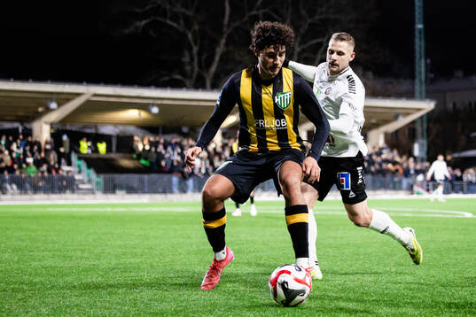 Hammarby TFFs Jordan Simpson och Örebros Jesper Modig