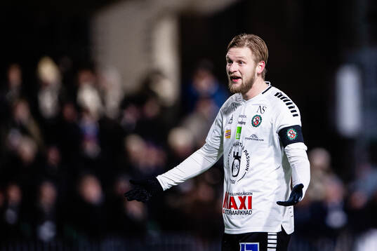 Örebros Karl Holmberg reagerar