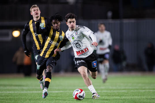 Hammarby TFFs Odera Samuel Onuchukwu Adindu och Örebros