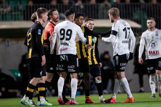 Örebros Hammarby TFFs Essayas Lwampindy-Bofua och Björn