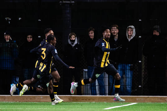 Hammarby TFFs Odera Samuel Onuchukwu Adindu (h) jublar med