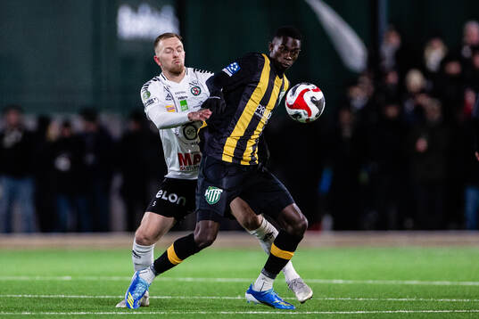 Örebros Jesper Modig och Hammarby TFFs Suwaibou Kebbeh