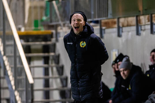 Hammarby TFFs tränare Fredrik Samuelsson reagerar
