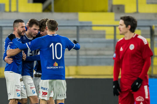Norrby IFs Linus Dahl och Jamie Bichis jublar