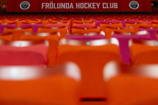 Frölundas klubbmärke på en vepa i Scandinavium