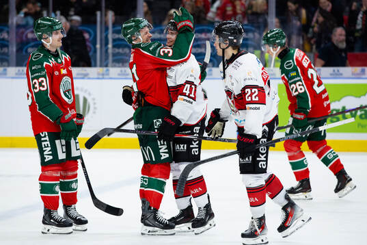 Frölundas Nicklas Lasu kramar om till Malmö Redhawks