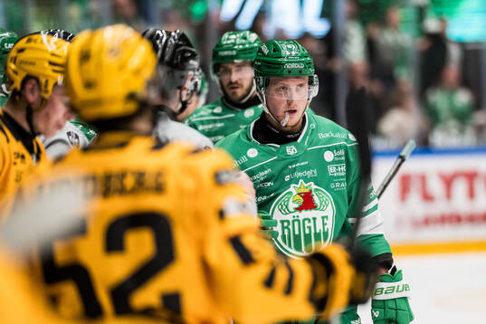 Rögles Paul LaDue jublar