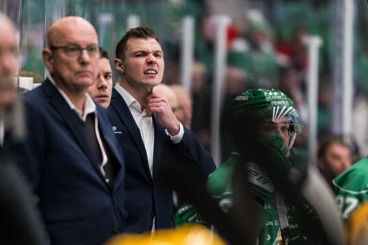 Rögles assisterande tränare Max Bohlin deppar