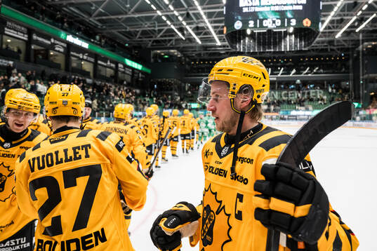 Skellefteås Jonathan Pudas jublar