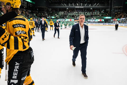 Rögles tränare Dan Tangnes deppar