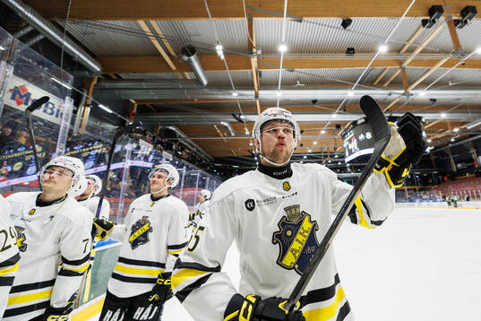 AIKs Ludwig Blomstrand jublar