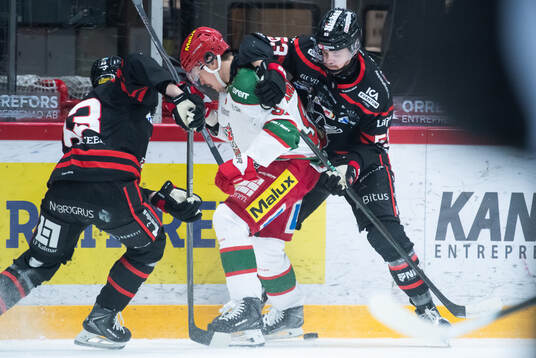 Modos Linus Andersson och Nybro Vikings Jesper Mångs