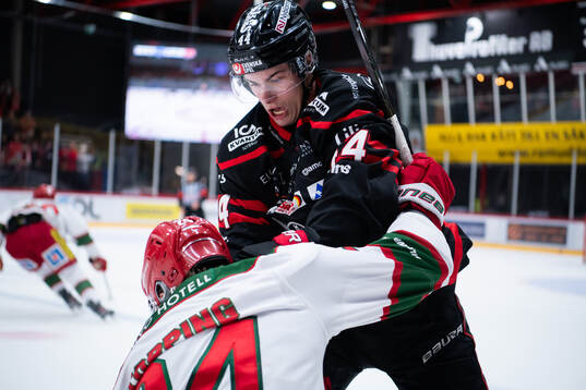 Modos Kyle Topping och Nybro Vikings Isak Norlin