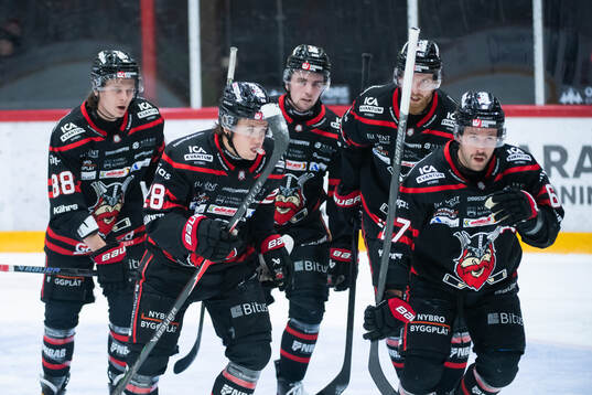 Nybro Vikings spelare jublar