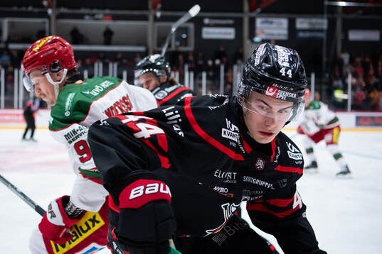 Modos Linus Andersson och Nybro Vikings Isak Norlin