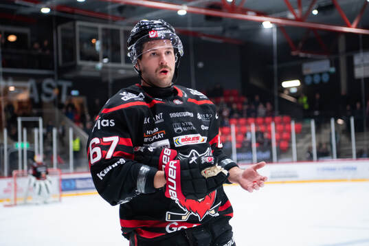 Nybro Vikings Alexander Molldén har ont