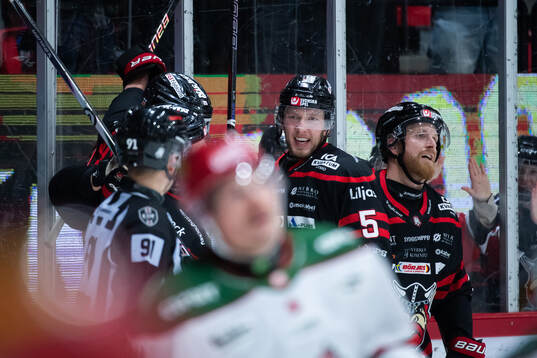 Nybro Vikings spelare jublar