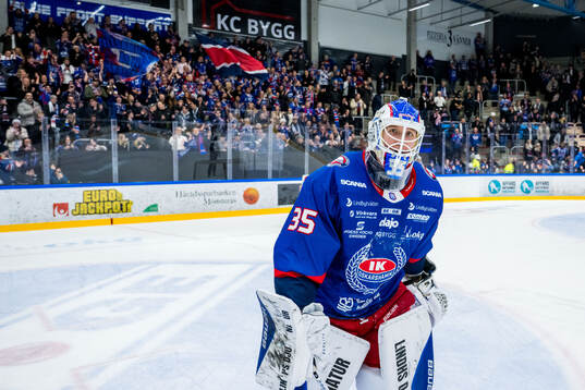 Oskarshamns målvakt Olof Glifford jublar