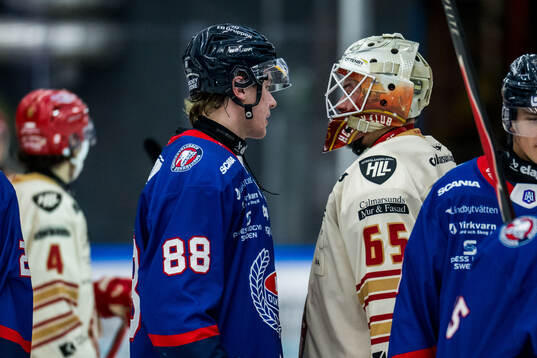 Oskarshamns Herman Träff och Kalmars målvakt Jacob Crespin