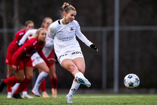 Marina Heggernes Jensen of Åsane missing a chance to score