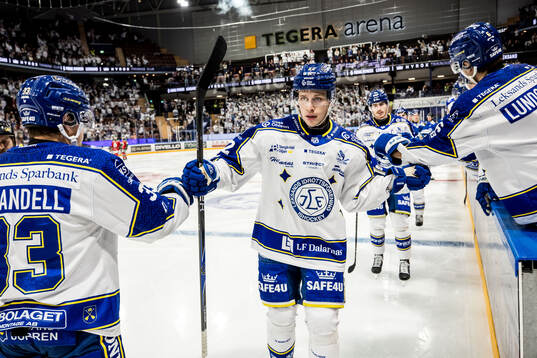 Leksands Lukas Vejdemo jublar