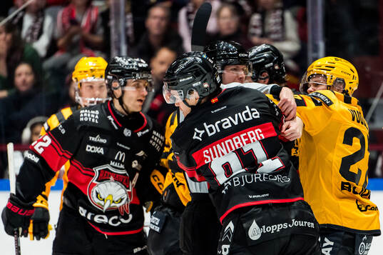 Malmö Redhawks Axel Sundberg och Skellefteås Oskar Vuollet