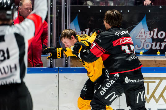 Malmö Redhawks Johan Ivarsson och Skellefteås Pär
