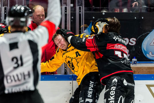 Malmö Redhawks Johan Ivarsson och Skellefteås Pär