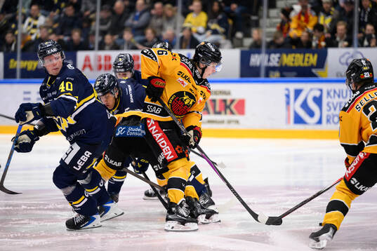 Luleås Isac Hedqvist och HV71s Oskar Stål-Lyrenäs