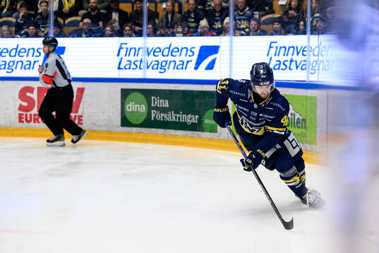 HV71s Riley Woods