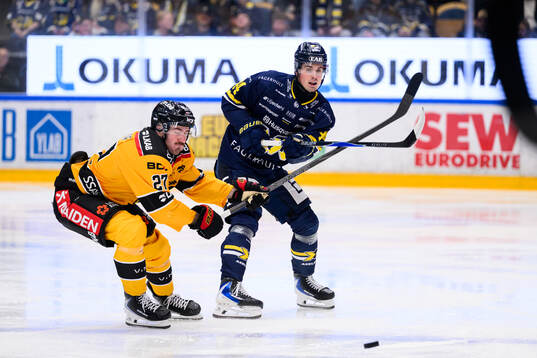 Luleås Ben Tardif och HV71s Hugo Fransson