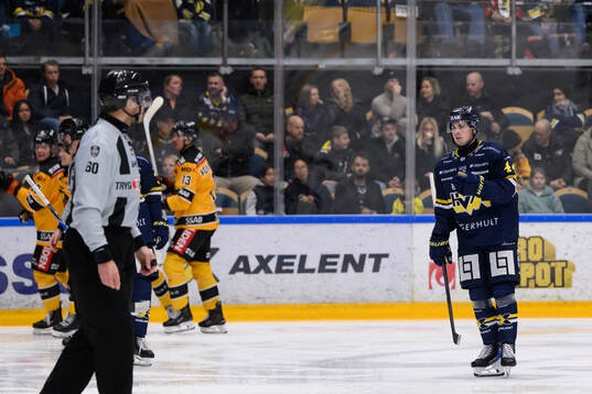 HV71s Hugo Fransson deppar
