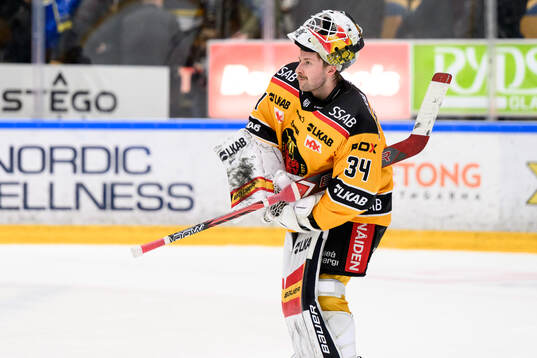 Luleås målvakt Joel Lassinantti jublar