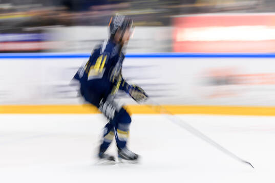HV71s Riley Woods