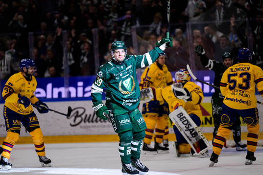 Färjestads Luke Philp jublar