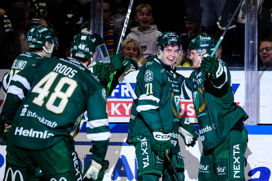 Färjestads Viktor Lodin och Magnus Nygren jublar
