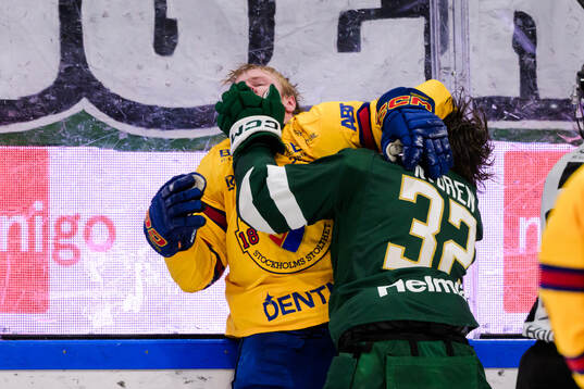 Djurgårdens David Blomgren och Färjestads Magnus Nygren