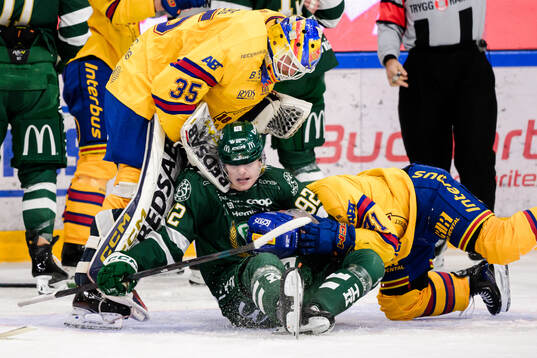 Djurgårdens målvakt Magnus Hellberg och Färjestads Lucas