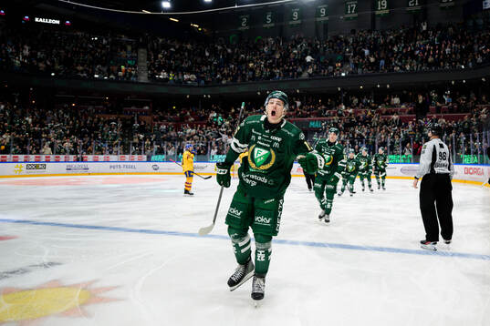 Färjestads Jack Berglund jublar