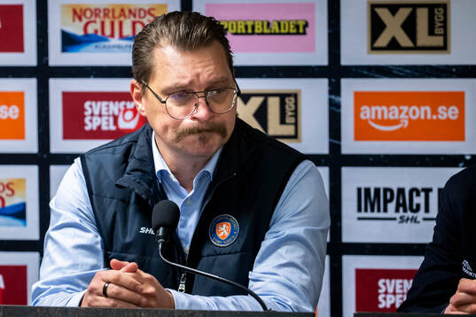 Växjös tränare Björn Hellkvist på presskonferansen