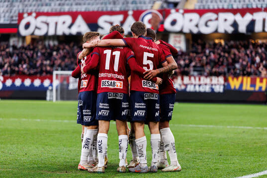 Örgrytes Noah Christoffersson jublar med lagkamrater