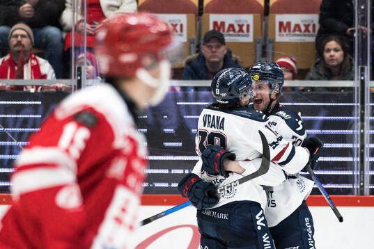 Linköpings Fredrik Karlström och Jakub Vrana jublar
