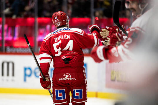 Timrås Jonathan Dahlén jublar