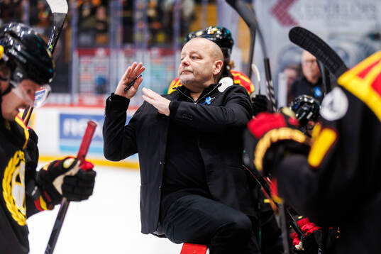 Brynäs tränare Niklas Gällstedt  tar timeout